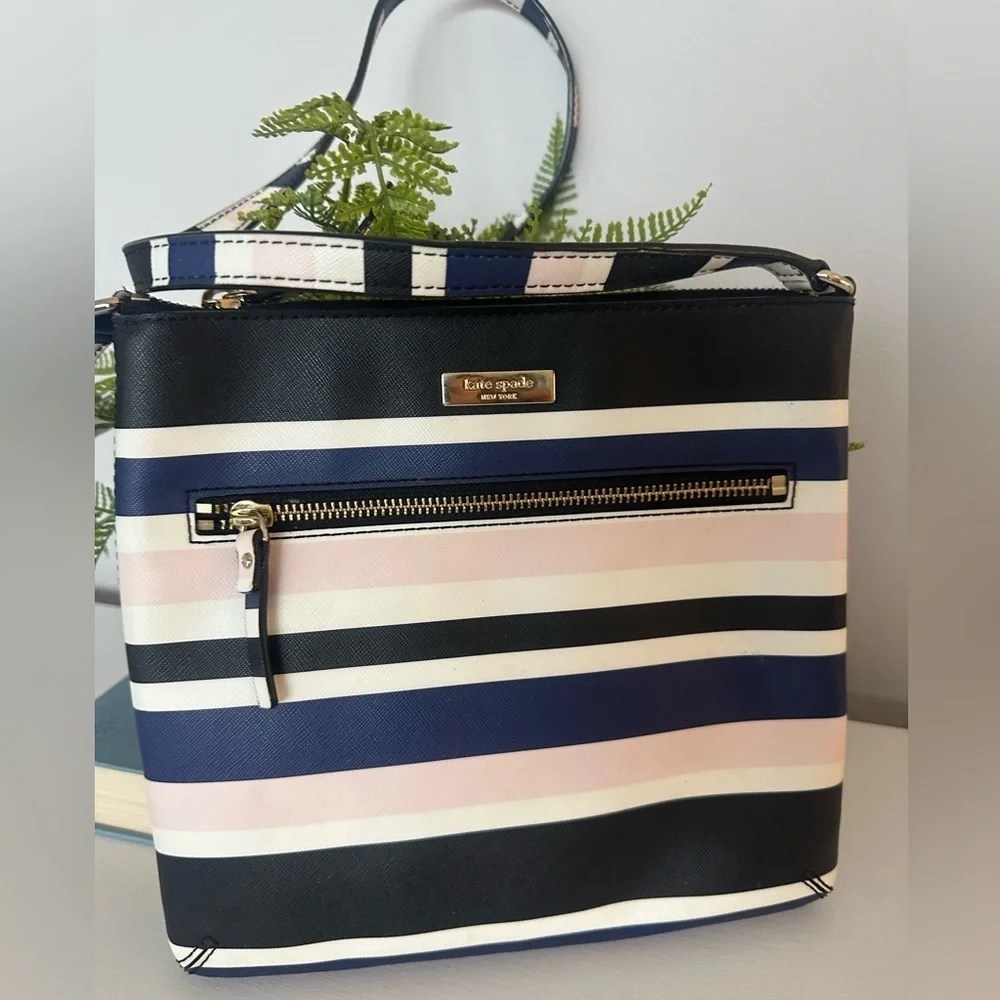 Like New Kate Spade New York Black Blue Cruise Stripe Laurel Way Rima Crossbody